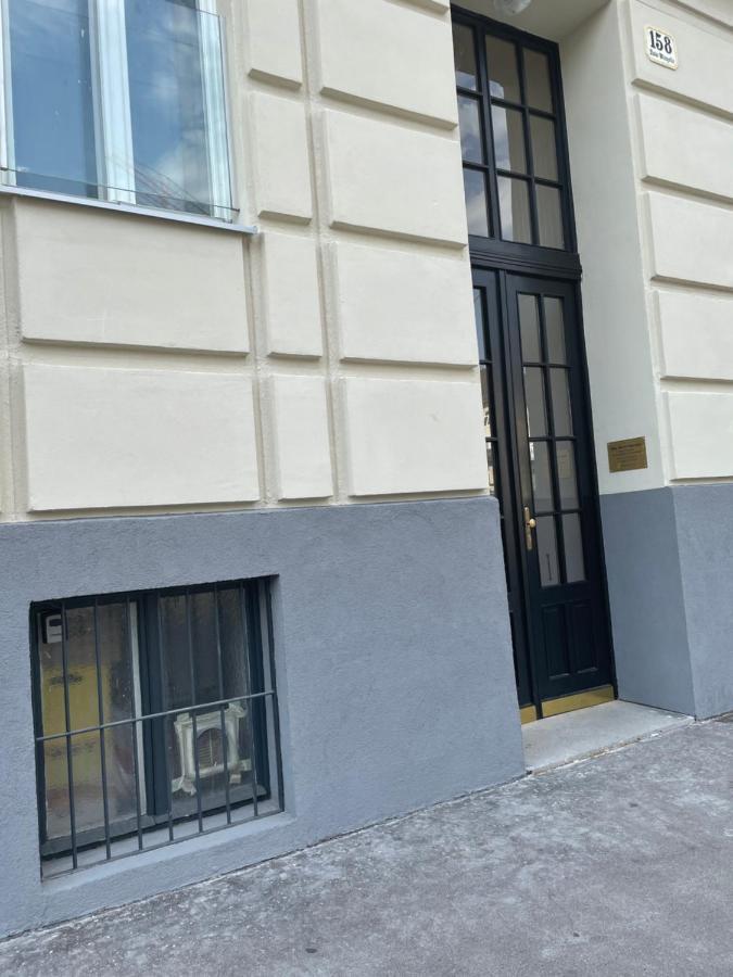 Privatunterkunft Rooftop With Terrace. *